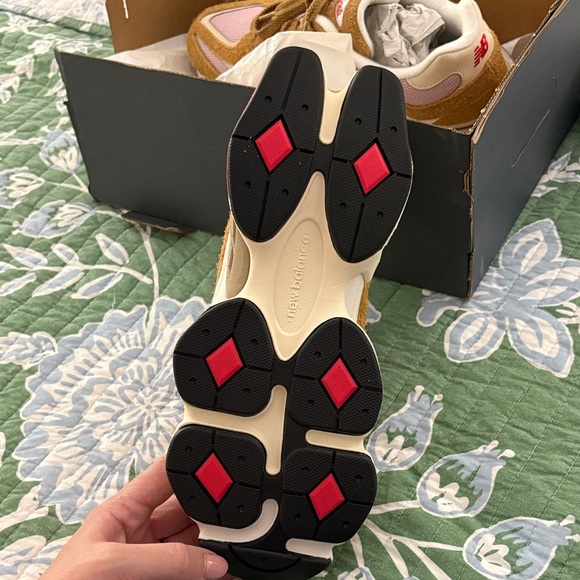 New Balance Women's 9060 Tan and Pink Sneakers - Picture 7 of 7